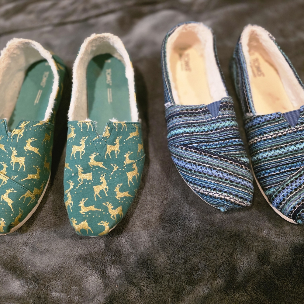 Two For The Price Of One: Toms Fuzzy Flats